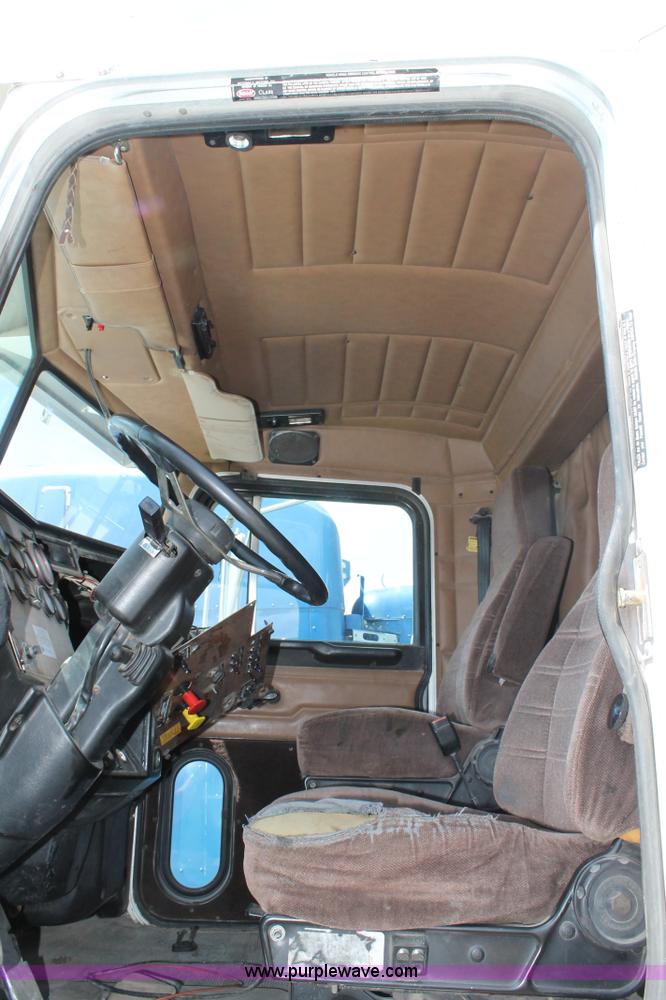 image for item C3898 2000 Peterbilt 377 semi truck