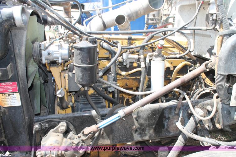 image for item C3898 2000 Peterbilt 377 semi truck