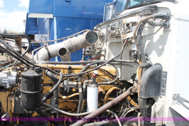 image for item C3898 2000 Peterbilt 377 semi truck