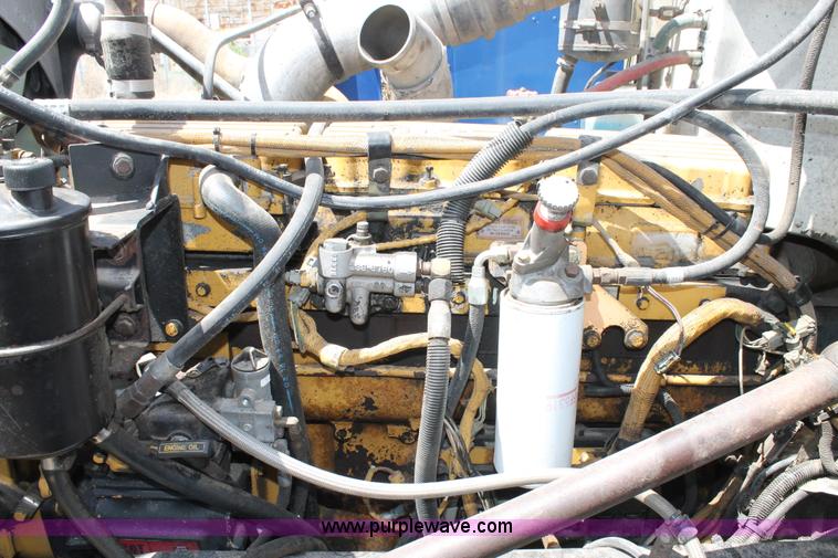 image for item C3898 2000 Peterbilt 377 semi truck