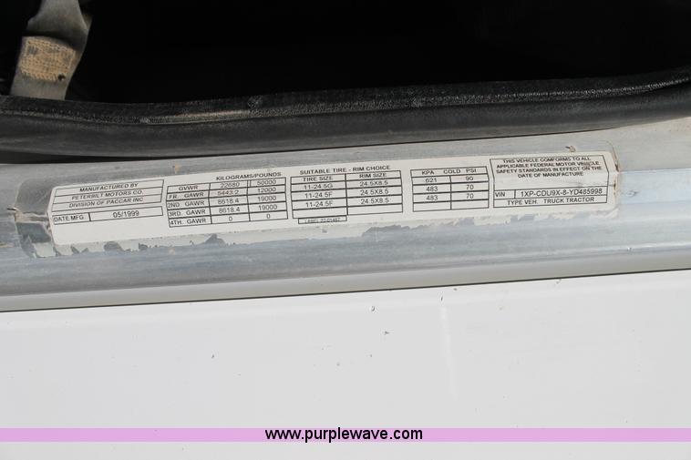 image for item C3898 2000 Peterbilt 377 semi truck