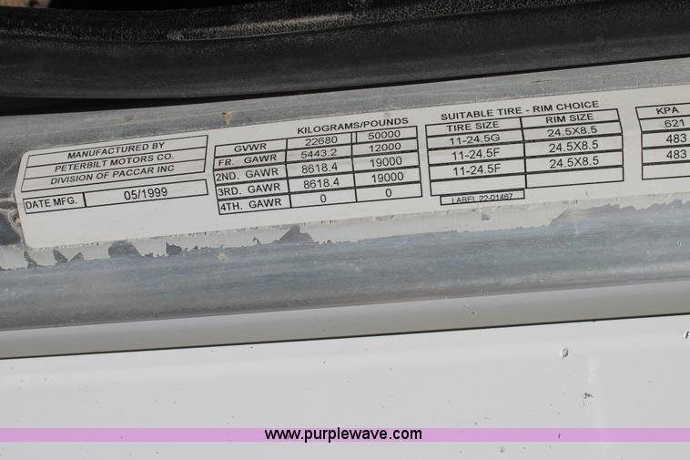 image for item C3898 2000 Peterbilt 377 semi truck