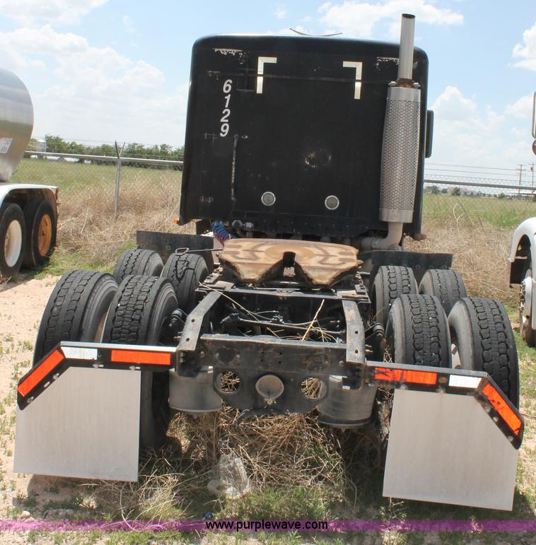 image for item C3899 2003 Freightliner Century Class ST120 semi truck