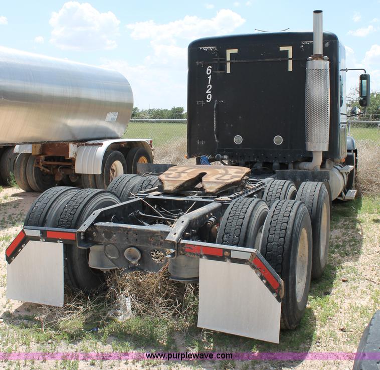 image for item C3899 2003 Freightliner Century Class ST120 semi truck