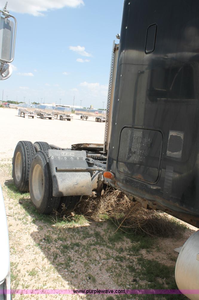 image for item C3899 2003 Freightliner Century Class ST120 semi truck