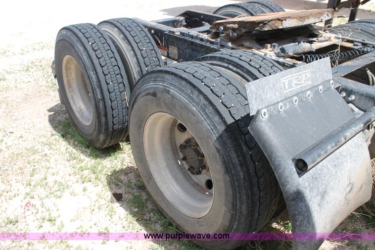 image for item C3899 2003 Freightliner Century Class ST120 semi truck