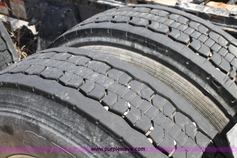 image for item C3899 2003 Freightliner Century Class ST120 semi truck