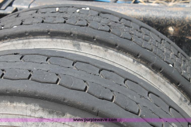 image for item C3899 2003 Freightliner Century Class ST120 semi truck