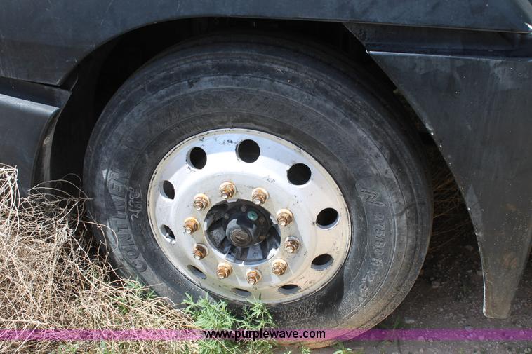 image for item C3899 2003 Freightliner Century Class ST120 semi truck