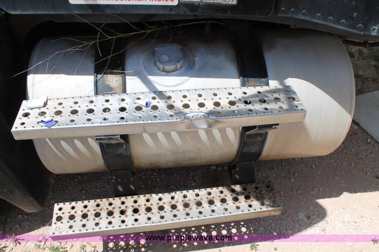 image for item C3899 2003 Freightliner Century Class ST120 semi truck