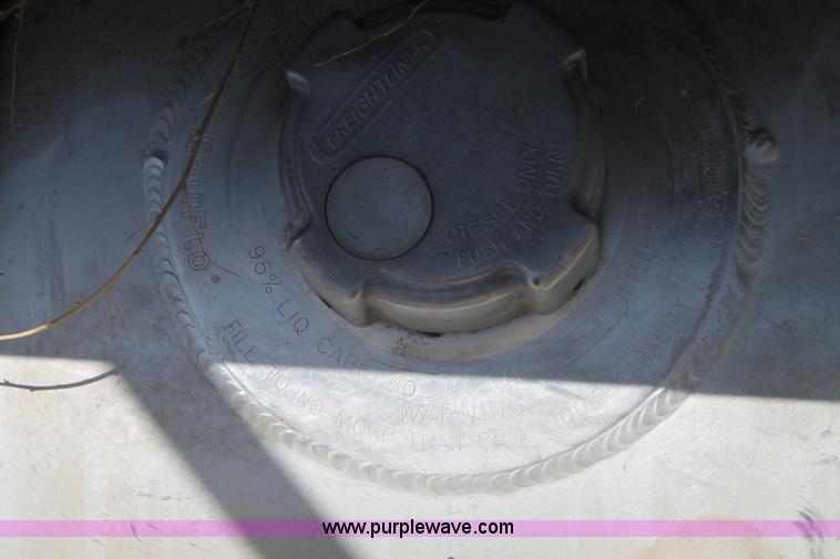 image for item C3899 2003 Freightliner Century Class ST120 semi truck