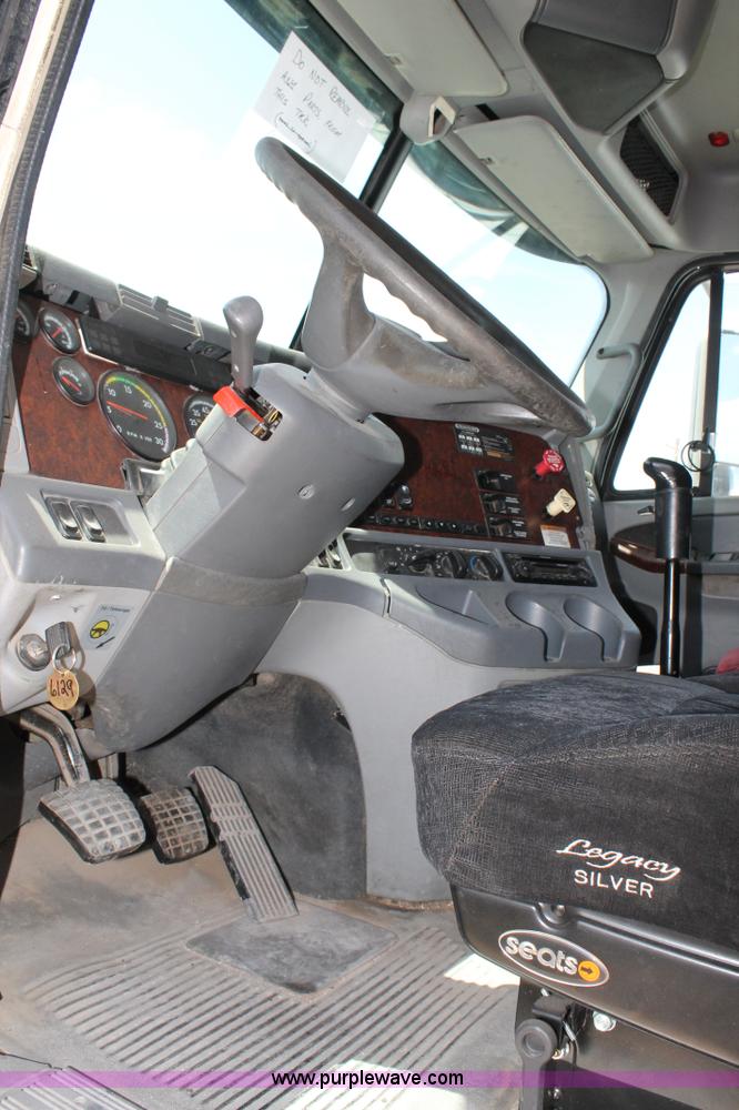 image for item C3899 2003 Freightliner Century Class ST120 semi truck