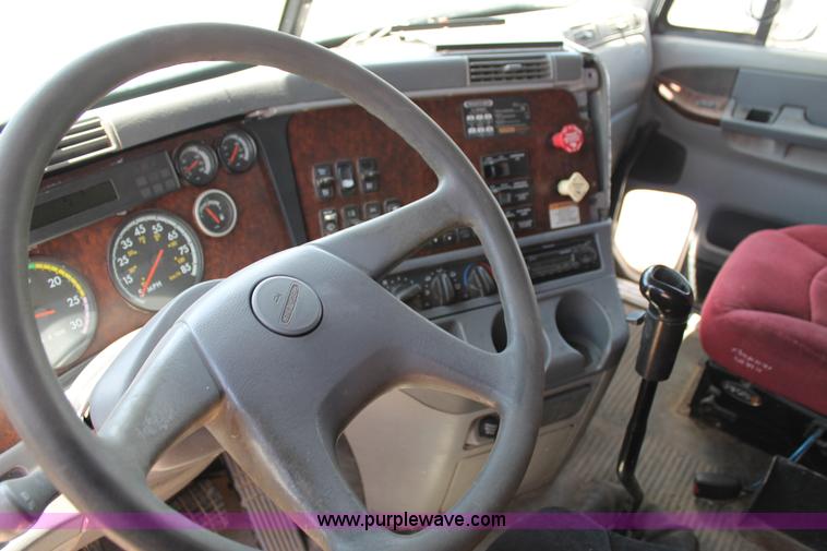 image for item C3899 2003 Freightliner Century Class ST120 semi truck