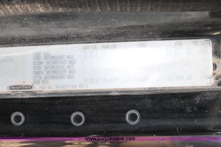 image for item C3899 2003 Freightliner Century Class ST120 semi truck