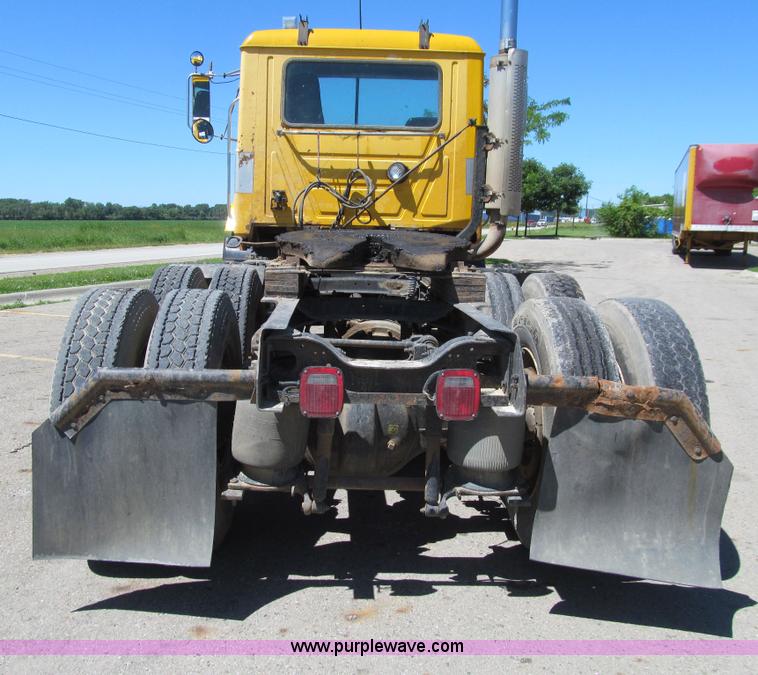 image for item E4909 1993 Mack CH613 semi truck