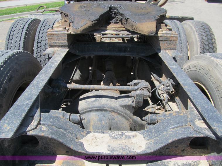 image for item E4909 1993 Mack CH613 semi truck