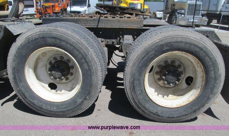 image for item E4909 1993 Mack CH613 semi truck