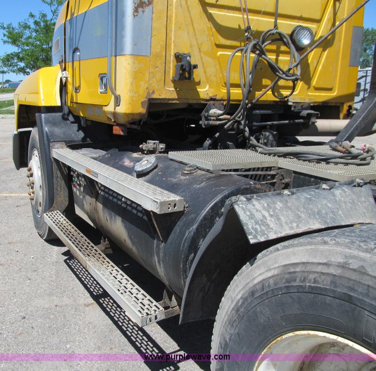 image for item E4909 1993 Mack CH613 semi truck