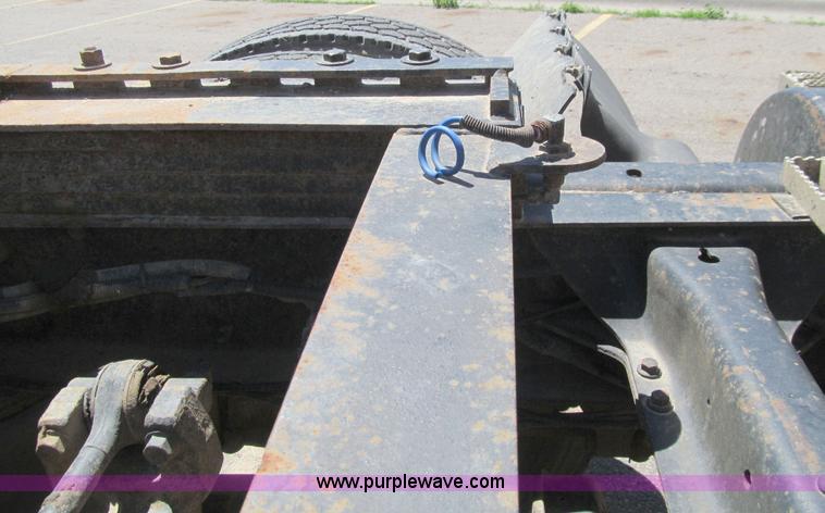 image for item E4909 1993 Mack CH613 semi truck