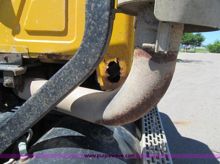 image for item E4909 1993 Mack CH613 semi truck