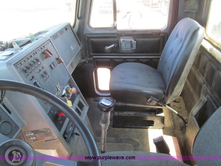 image for item E4909 1993 Mack CH613 semi truck