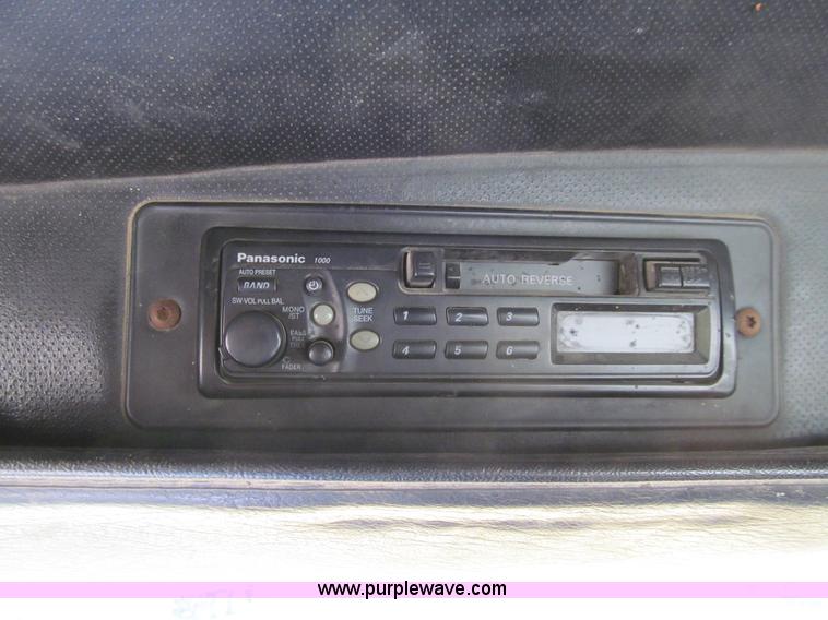 image for item E4909 1993 Mack CH613 semi truck