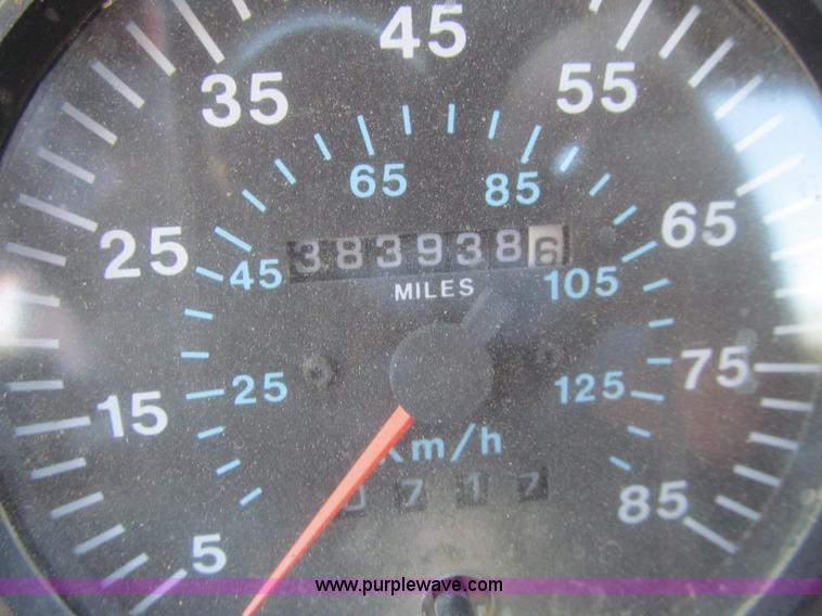 image for item E4909 1993 Mack CH613 semi truck