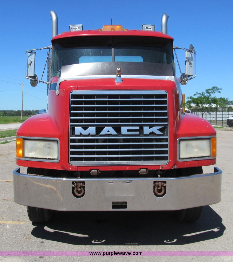 image for item E4910 1998 Mack CH613 semi truck