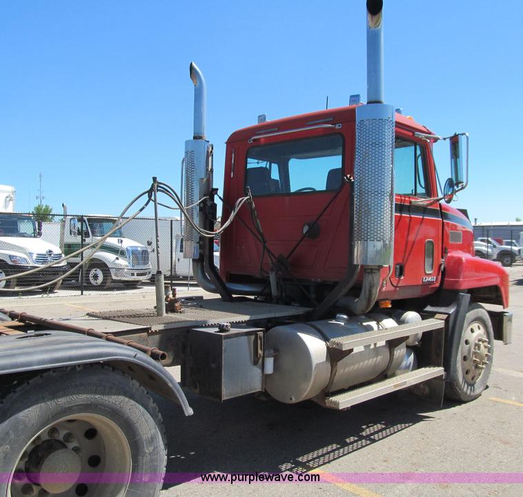 image for item E4910 1998 Mack CH613 semi truck