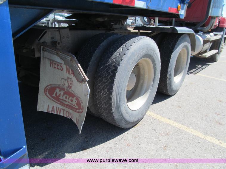 image for item E4910 1998 Mack CH613 semi truck