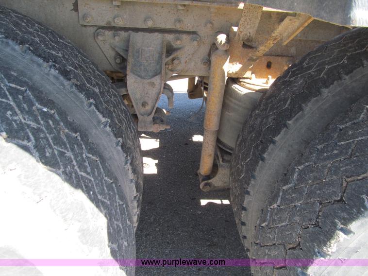 image for item E4910 1998 Mack CH613 semi truck