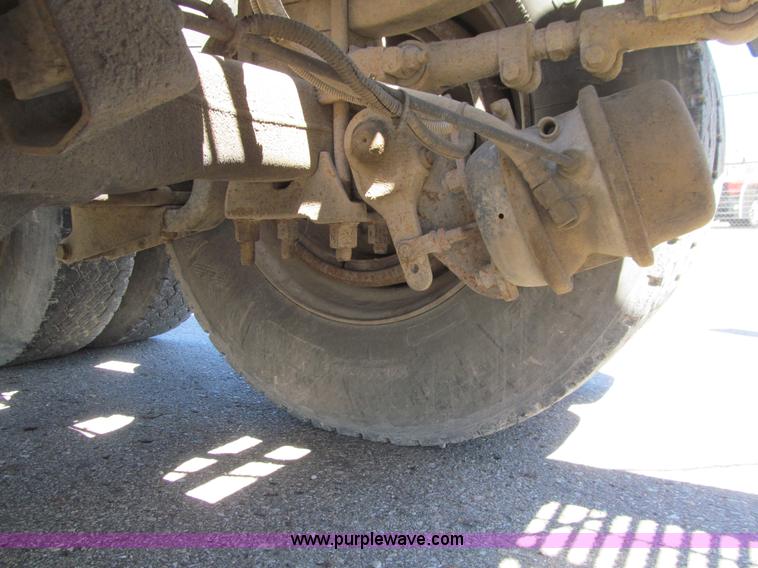 image for item E4910 1998 Mack CH613 semi truck