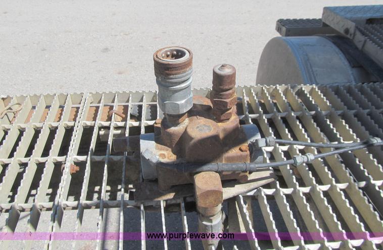 image for item E4910 1998 Mack CH613 semi truck