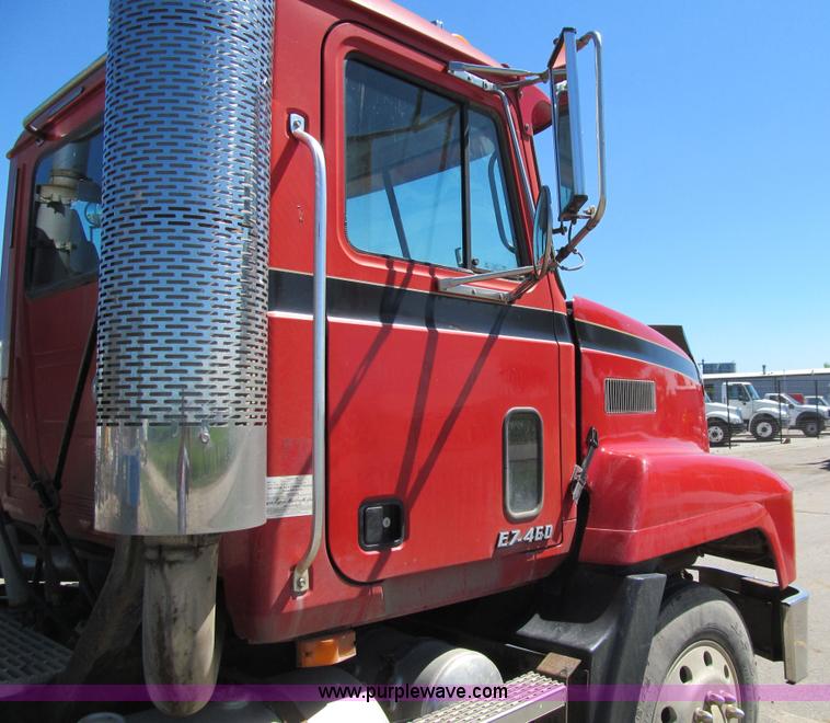 image for item E4910 1998 Mack CH613 semi truck