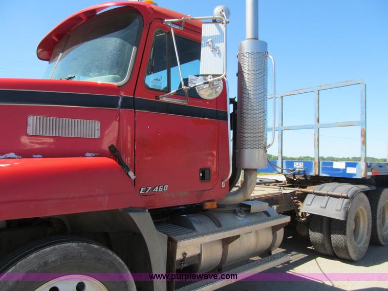 image for item E4910 1998 Mack CH613 semi truck