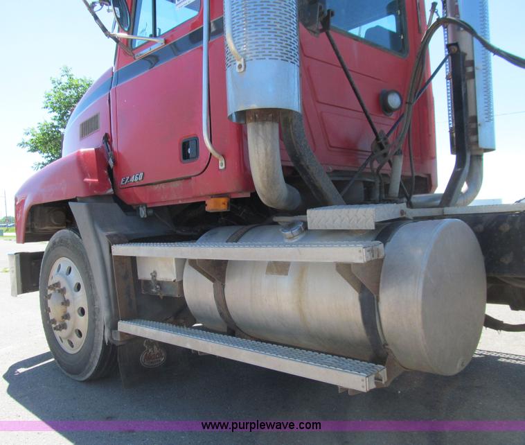 image for item E4910 1998 Mack CH613 semi truck