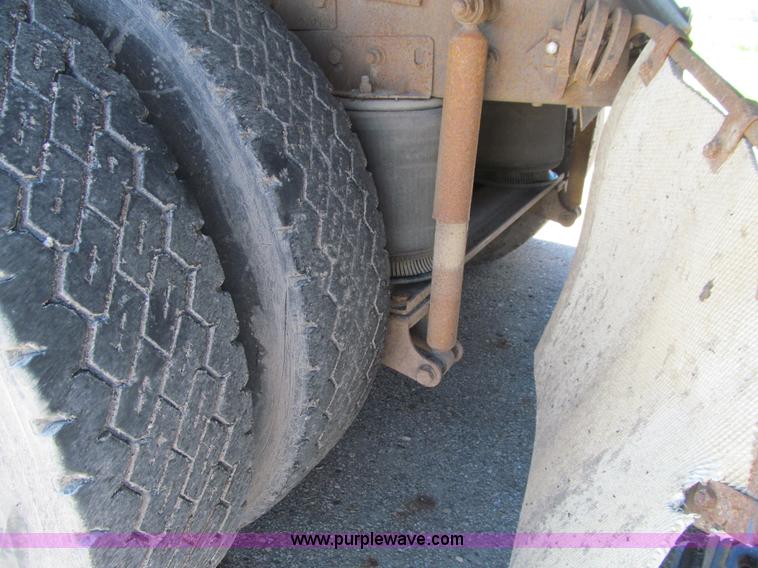 image for item E4910 1998 Mack CH613 semi truck