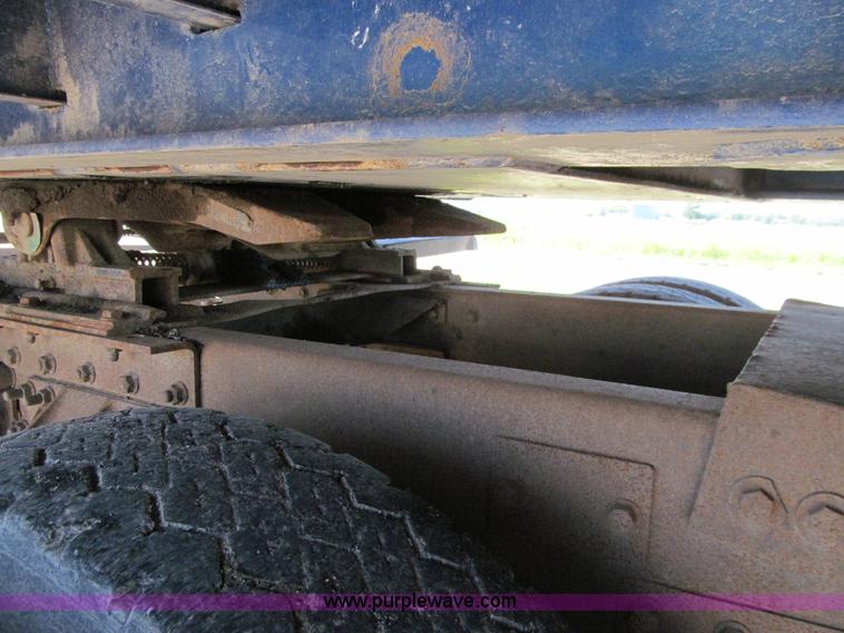 image for item E4910 1998 Mack CH613 semi truck