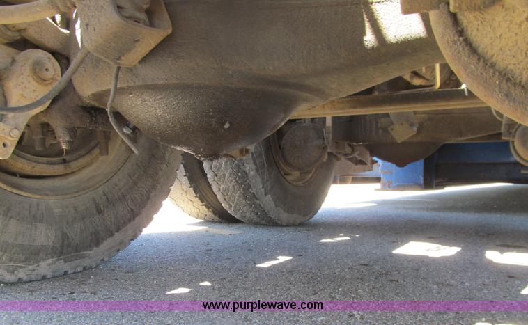 image for item E4910 1998 Mack CH613 semi truck