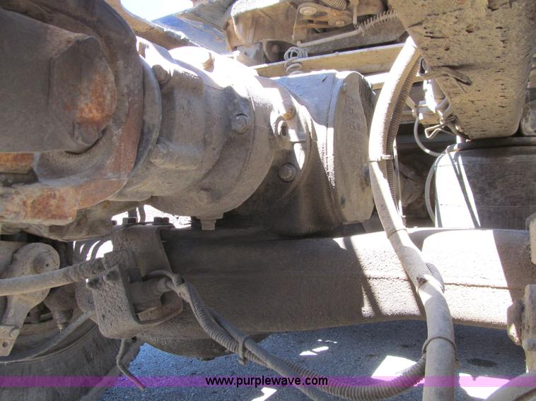 image for item E4910 1998 Mack CH613 semi truck