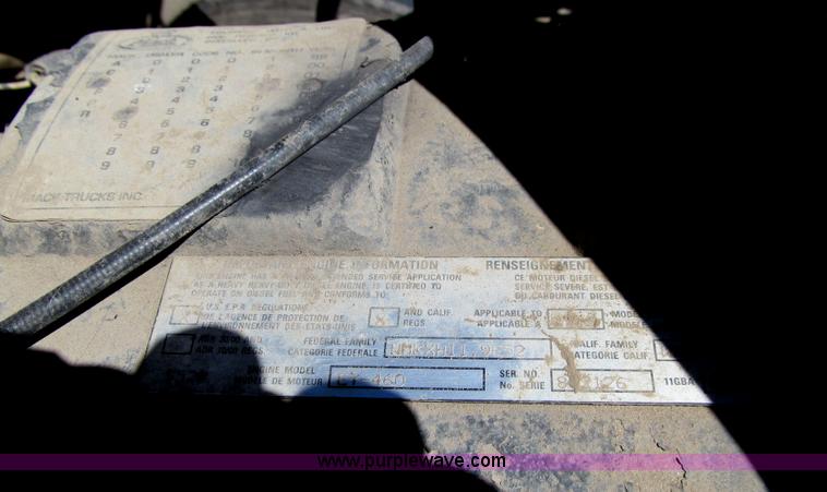 image for item E4910 1998 Mack CH613 semi truck