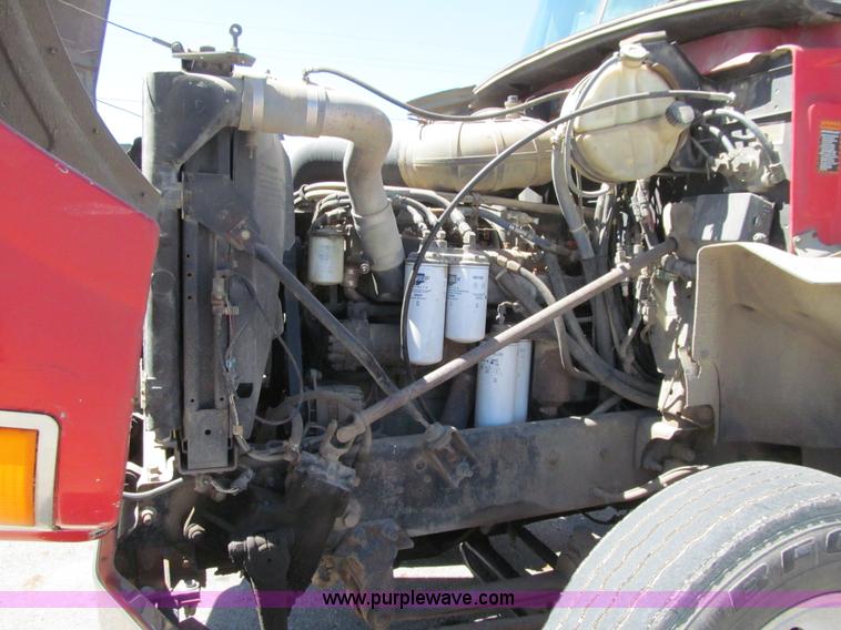 image for item E4910 1998 Mack CH613 semi truck