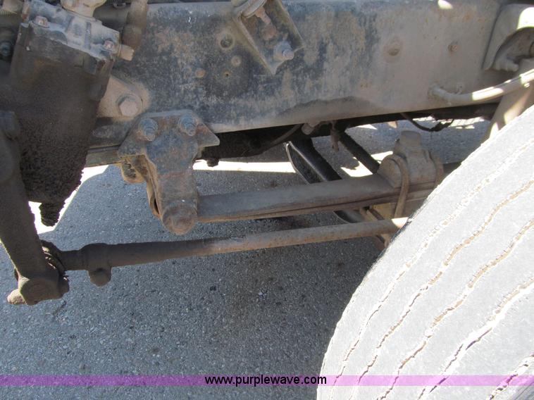 image for item E4910 1998 Mack CH613 semi truck