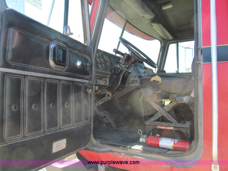 image for item E4910 1998 Mack CH613 semi truck