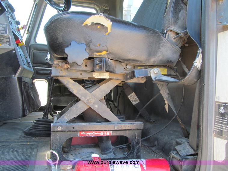 image for item E4910 1998 Mack CH613 semi truck