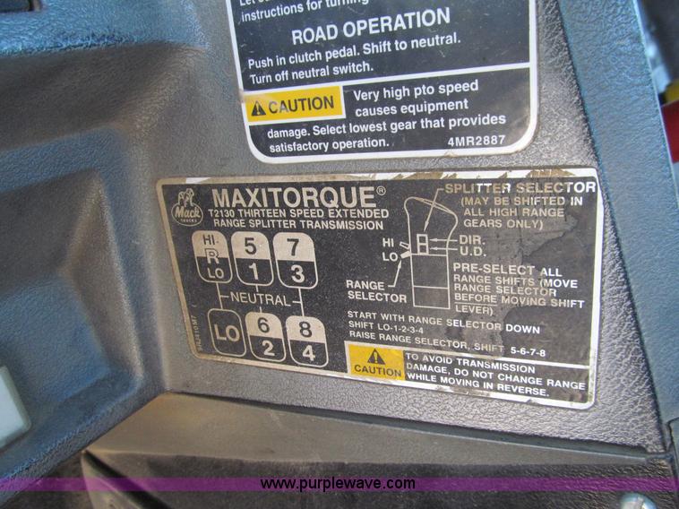 image for item E4910 1998 Mack CH613 semi truck