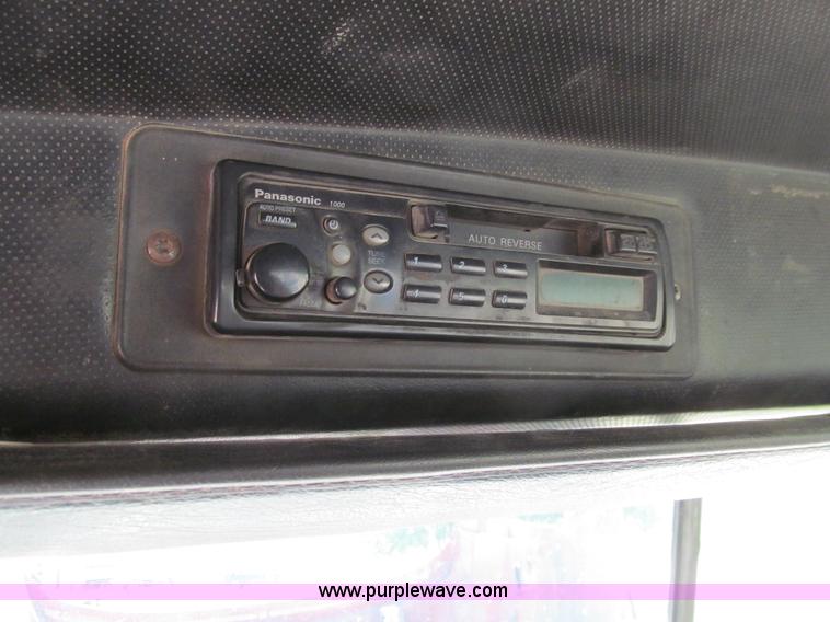 image for item E4910 1998 Mack CH613 semi truck