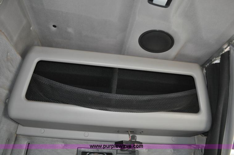 image for item F2037 2000 Volvo VNL semi truck