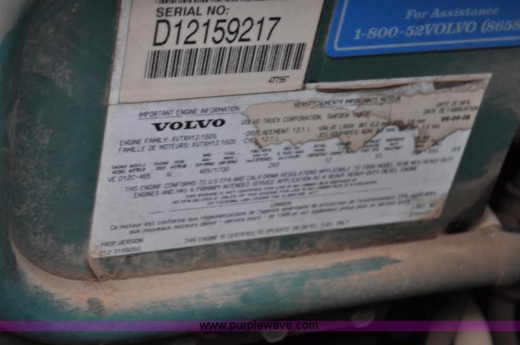 image for item F2037 2000 Volvo VNL semi truck