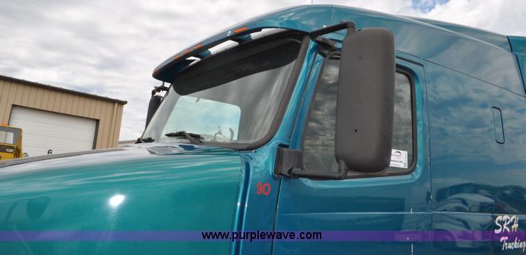 image for item F2037 2000 Volvo VNL semi truck